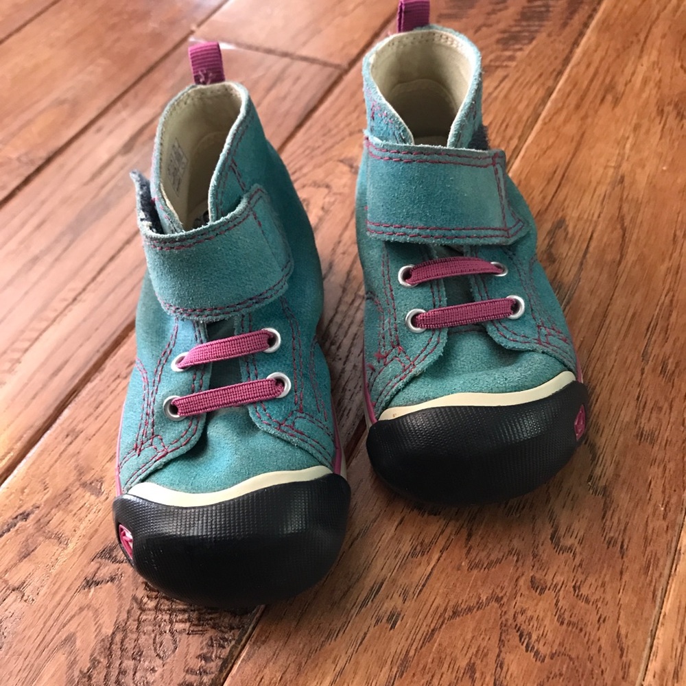 Keen, size 7